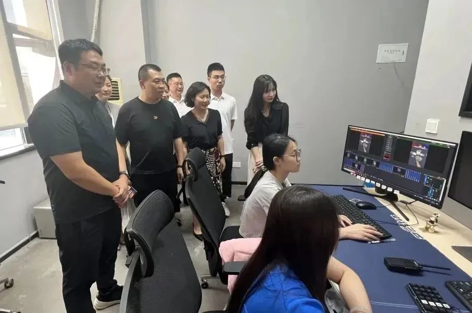 探索创新 共谋发展｜重庆金年会受邀参观重庆广电集团重视传媒基地